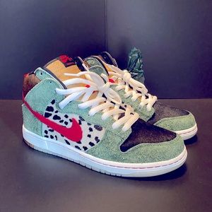 Nike SB Dunk High “Dog Walker” DS